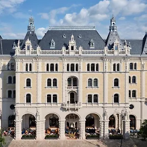 Hotel W, Budapest