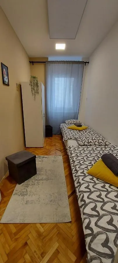 بودابست K21 Party Apartment Hotel With Inhouse Ruin Pub 0*,  المجر